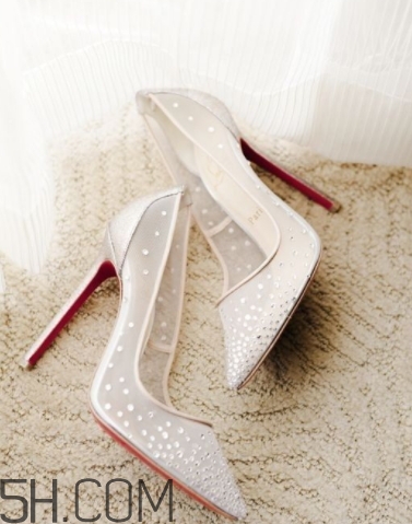 2018年流行什么顏色的婚鞋？2018年流行什么婚鞋款式