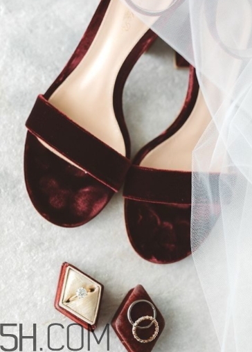 2018年流行什么顏色的婚鞋？2018年流行什么婚鞋款式