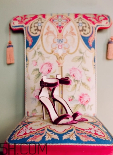 2018年流行什么顏色的婚鞋？2018年流行什么婚鞋款式