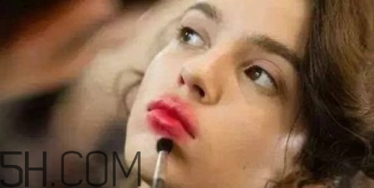 2018年流行什么唇妝？2018年流行唇妝怎么化