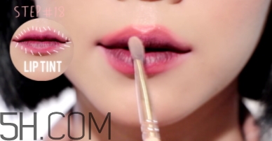 2018年流行什么唇妝？2018年流行唇妝怎么化