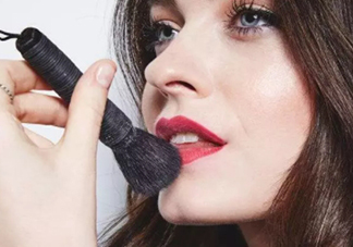 2018年流行什么唇妝？2018年流行唇妝怎么化