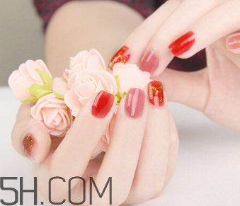 悅詩風(fēng)吟指甲油藍莓冰沙好看嗎？怎么讓指甲油干得快？