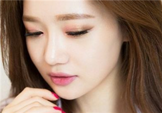 紋什么眉毛最自然好看？紋眉的常見方法