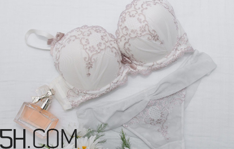 為什么女性深色內(nèi)褲不能穿？女性內(nèi)褲是選擇深色好還是淺色好？