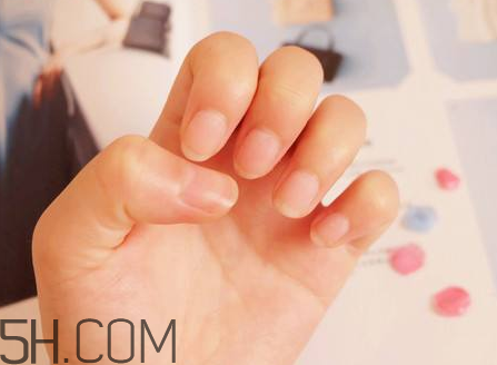 什么是指甲軟化劑？海綿式洗甲水好用嗎？                                                                         