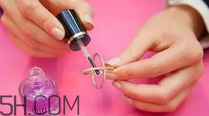 過期的指甲油還能用嗎？卸指甲油的小妙招