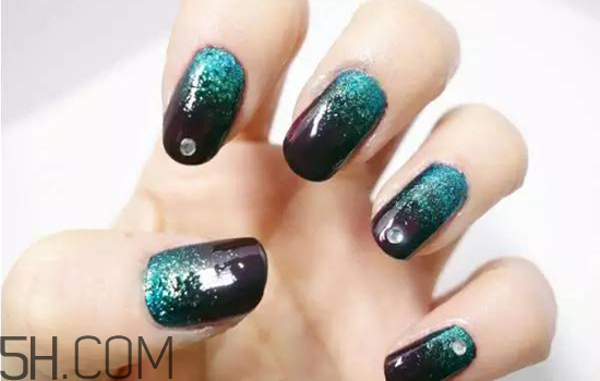 粉色漸變美甲怎么做？皮膚黑適合什么顏色的指甲油？