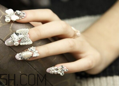 怎么判斷指甲油是否快干？水晶甲要怎么卸？