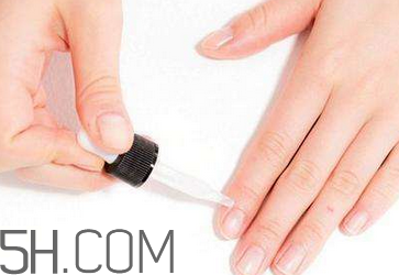 什么是指甲軟化劑？海綿式洗甲水好用嗎？                                                                         