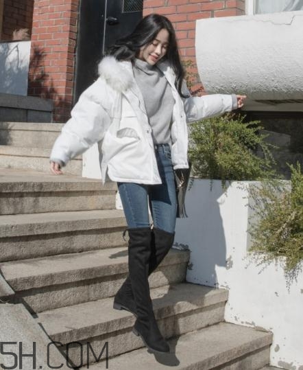 棉襖配牛仔褲好看嗎？棉服搭配牛仔褲圖片