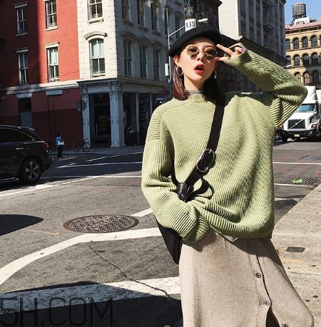 羊絨衫買大還是買小？羊絨衫買大了怎么辦？