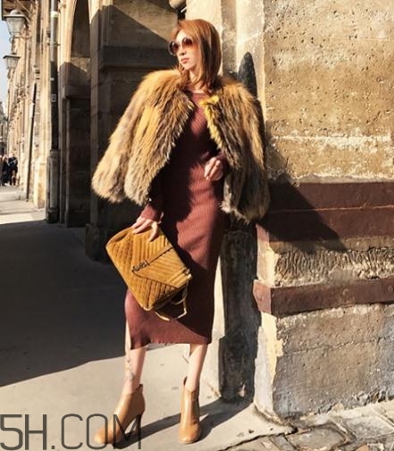 焦糖色連衣裙配什么外套？焦糖色連衣裙搭配圖片