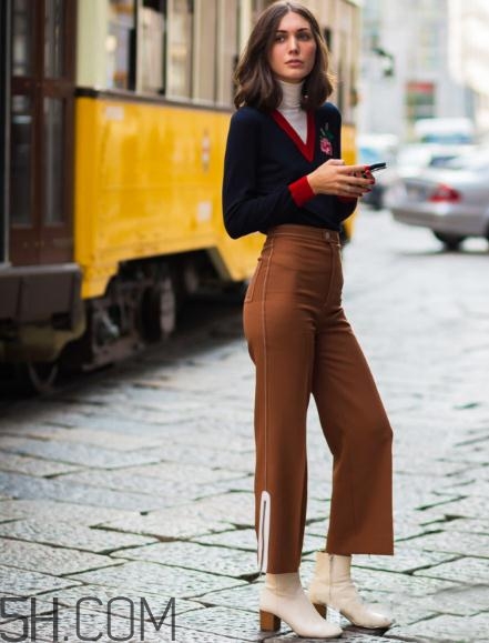 焦糖色闊腿褲配什么鞋子？焦糖色闊腿褲搭配鞋子圖片