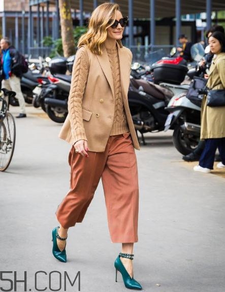 焦糖色闊腿褲配什么鞋子？焦糖色闊腿褲搭配鞋子圖片