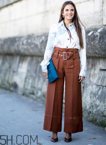 焦糖色闊腿褲配什么鞋子？焦糖色闊腿褲搭配鞋子圖片