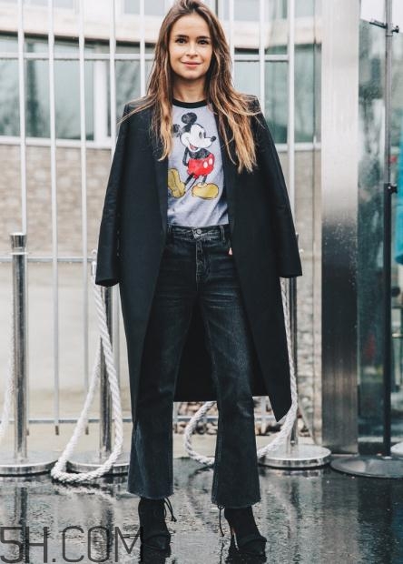 黑色喇叭褲搭什么上衣？黑色喇叭褲搭配上衣圖片