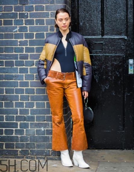 冬天穿喇叭褲怎么搭配？冬天喇叭褲搭配圖片