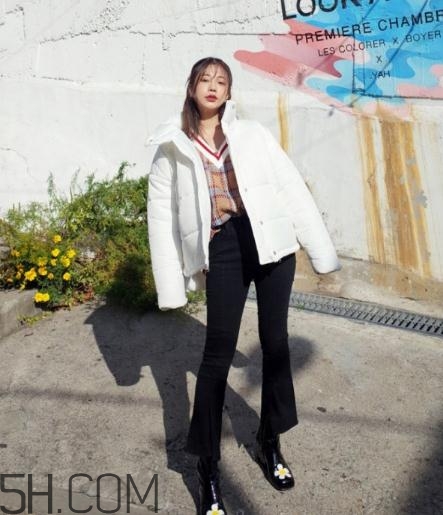 喇叭褲搭配羽絨服好看嗎？喇叭褲搭配羽絨服圖片