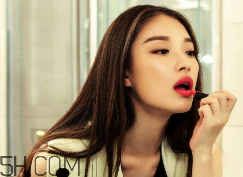 說女人花瓶是什么意思 花瓶是指什么樣的女人 說女人花瓶是什么意思 花瓶是指什么樣的女人