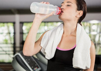 在跑步機(jī)上可以光腳跑嗎？跑步機(jī)有什么注意事項(xiàng)嗎？