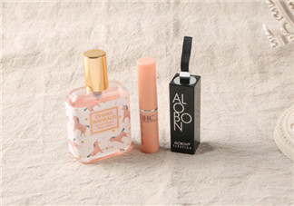 除了涂嘴巴潤唇膏還可以怎么用