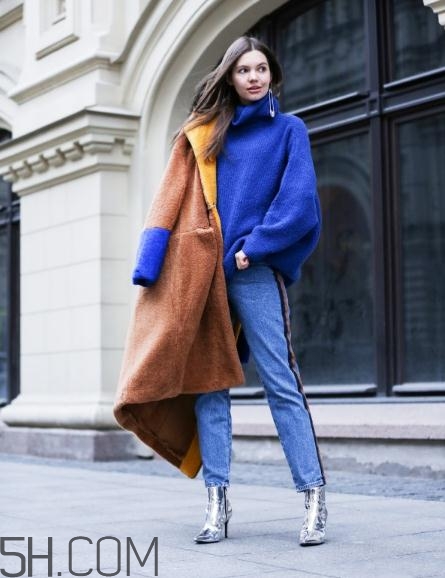 焦糖色上衣配什么褲子？焦糖色上衣搭配褲子圖片