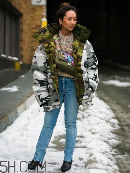 冬天牛仔褲配什么上衣？冬天穿牛仔褲怎么搭配？