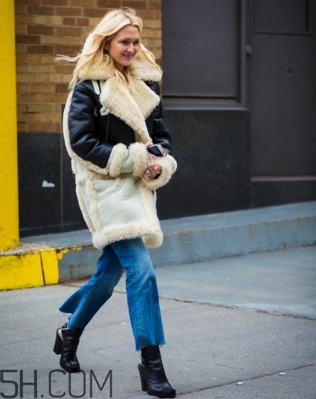 冬天牛仔褲配什么上衣？冬天穿牛仔褲怎么搭配？