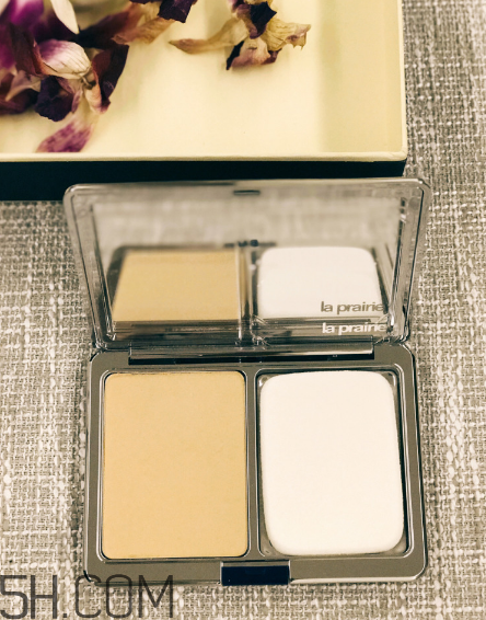 幾款很火的貴價(jià)粉底測評(píng) la prairie粉餅vs魚子醬粉霜