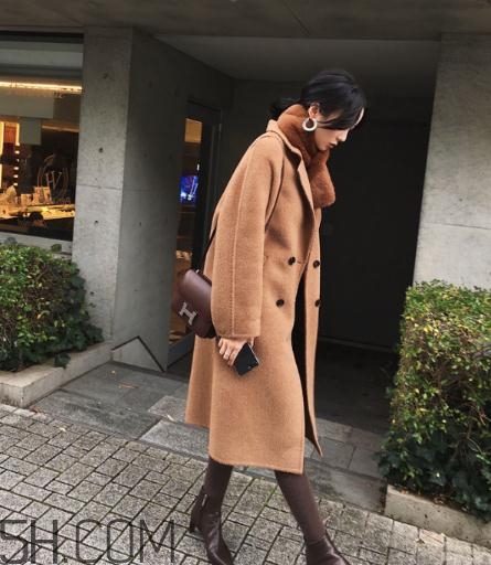 焦糖色圍巾配什么顏色衣服？焦糖色圍巾搭配圖片