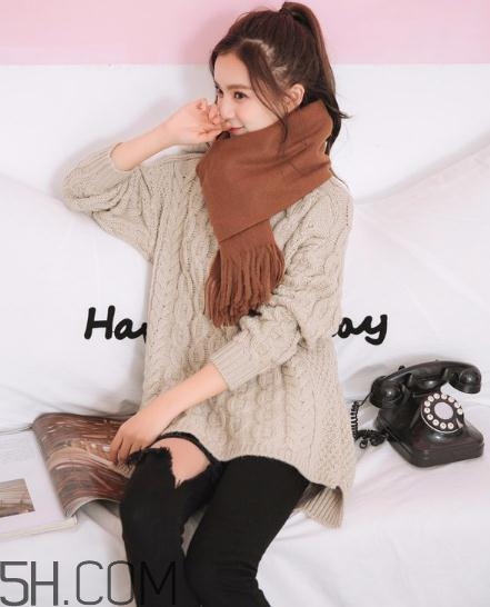 焦糖色圍巾配什么顏色衣服？焦糖色圍巾搭配圖片