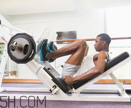 腿舉應該是體重多少倍？正常人腿舉多少重量？