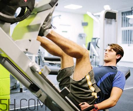 腿舉應該是體重多少倍？正常人腿舉多少重量？