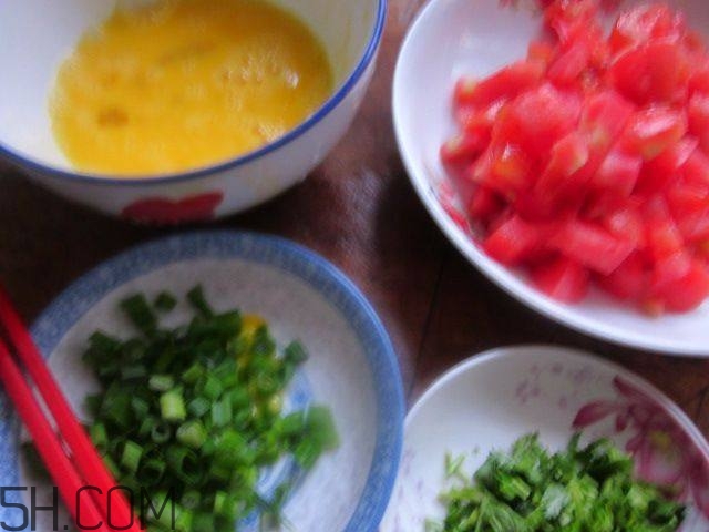 如何快速給西紅柿去皮？西紅柿怎么去皮比較快？