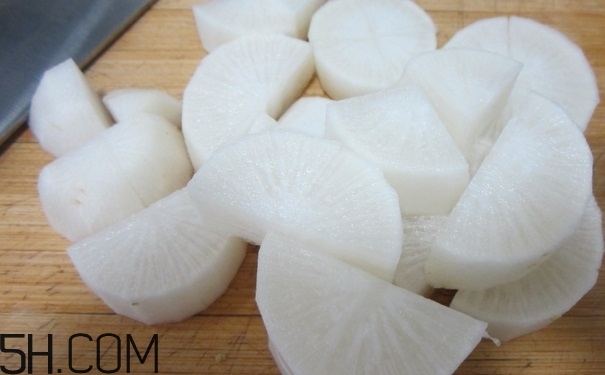 吃白蘿卜有哪些益處？白蘿卜的養(yǎng)生功效有哪些？