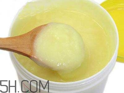 蜂王漿的營養(yǎng)成分有哪些？怎么辨別真假蜂王漿？