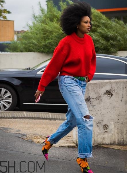 冬天破洞牛仔褲怎么搭配？破洞牛仔褲冬天怎么穿？