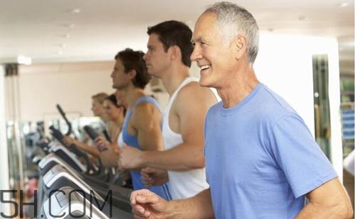 跑步機(jī)適合老年人嗎？老年人跑步有什么好處呢？