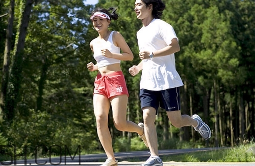 慢跑運(yùn)動(dòng)有什么注意事項(xiàng)？慢跑運(yùn)動(dòng)對(duì)身體有什么好處？