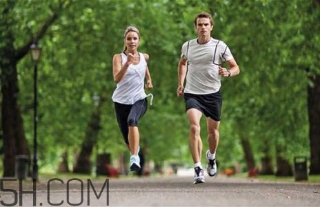 慢跑運(yùn)動(dòng)有什么注意事項(xiàng)？慢跑運(yùn)動(dòng)對身體有什么好處？