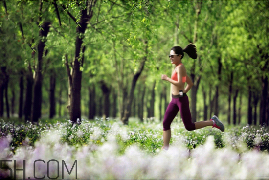 慢跑運(yùn)動(dòng)有什么注意事項(xiàng)？慢跑運(yùn)動(dòng)對身體有什么好處？