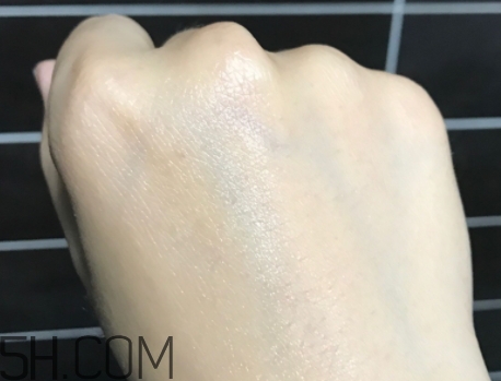 科顏氏高保濕面霜刺痛正常嗎？科顏氏高保濕面霜長(zhǎng)脂肪粒