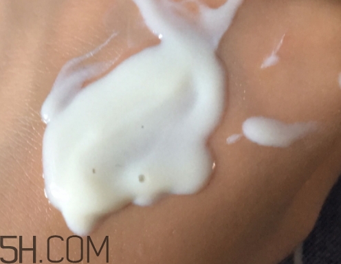 理膚泉大哥大防曬金標和綠標哪個好_區(qū)別