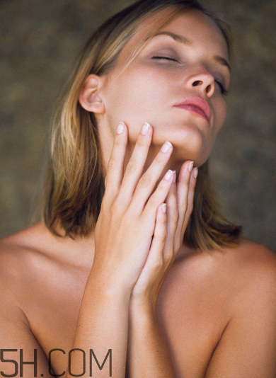 潔爾陰要用清水洗嗎？潔爾陰要稀釋嗎？