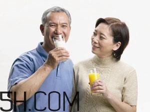 老人缺鈣有什么害處？老人如何補(bǔ)鈣？