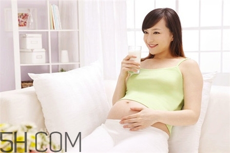 成人為什么也要喝奶粉？成人喝奶粉的好處有哪些？