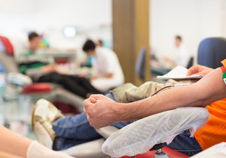 女人可以在月經(jīng)期獻(xiàn)血嗎？獻(xiàn)血可以在月經(jīng)期間嗎？