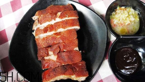 脆皮烤豬用什么設(shè)備好？中國最出名的脆皮烤豬在哪里？