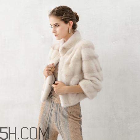 裘皮大衣怎樣清洗？裘皮大衣怎么挑選？